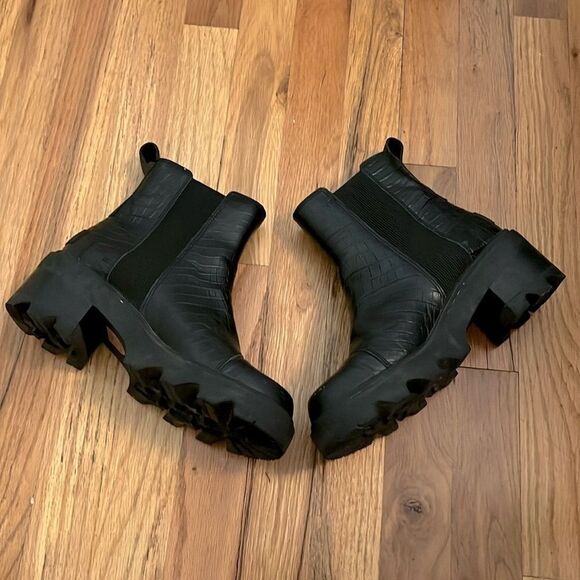 Sorel Joan Now Black Leather Crocodile Pull-On Chelsea Ankle Boots size 7.5 - Picture 3 of 9